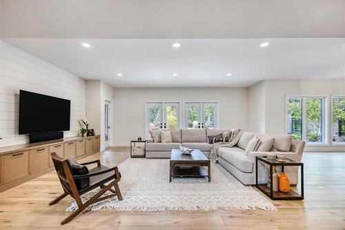 815 Fraser Rd, Winnipeg, MB 