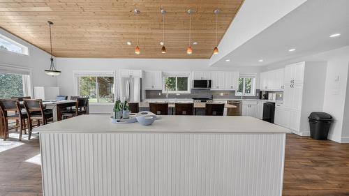 398 Currie Road, Baynes Lake, BC - Indoor