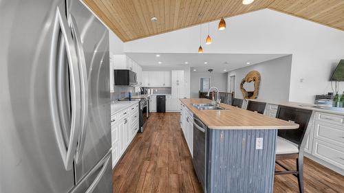 398 Currie Road, Baynes Lake, BC - Indoor Photo Showing Kitchen With Double Sink With Upgraded Kitchen