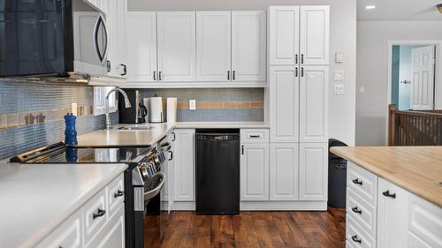 398 Currie Road, Baynes Lake, BC - Indoor Photo Showing Kitchen