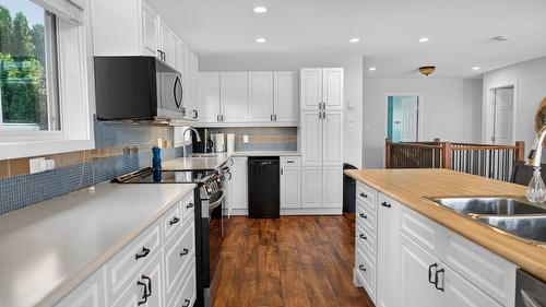 398 Currie Road, Baynes Lake, BC - Indoor Photo Showing Kitchen With Double Sink