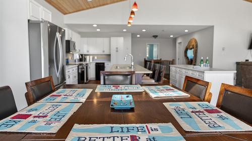 398 Currie Road, Baynes Lake, BC - Indoor