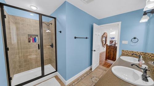 398 Currie Road, Baynes Lake, BC - Indoor Photo Showing Bathroom