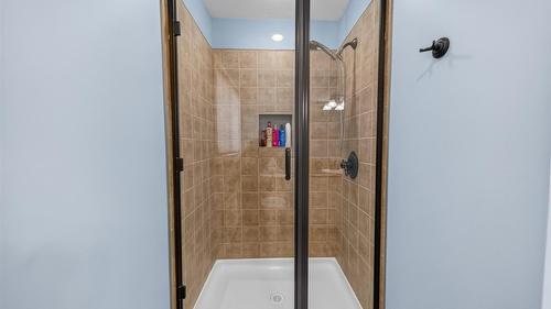 398 Currie Road, Baynes Lake, BC - Indoor Photo Showing Bathroom