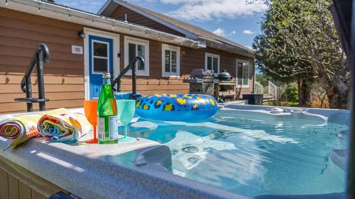 398 Currie Road, Baynes Lake, BC - Outdoor