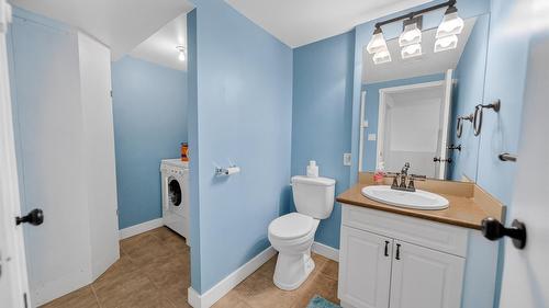398 Currie Road, Baynes Lake, BC - Indoor Photo Showing Bathroom