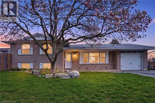 4 CLIFTON DOWNS Road  Hamilton, ON L9C 2P2