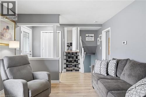4 Clifton Downs Road, Hamilton, ON - Indoor Photo Showing Living Room
