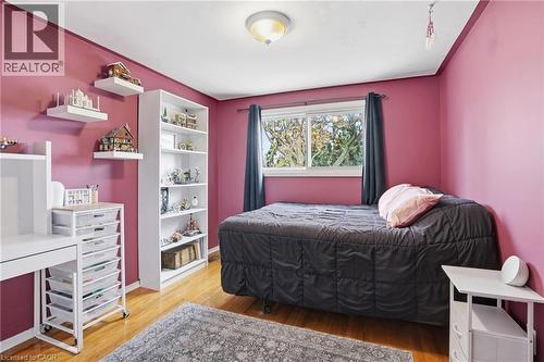 4 Clifton Downs Road, Hamilton, ON - Indoor Photo Showing Bedroom