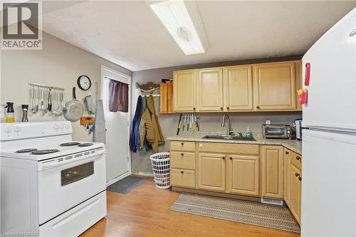 4 Clifton Downs Road, Hamilton, ON - Indoor Photo Showing Kitchen With Double Sink