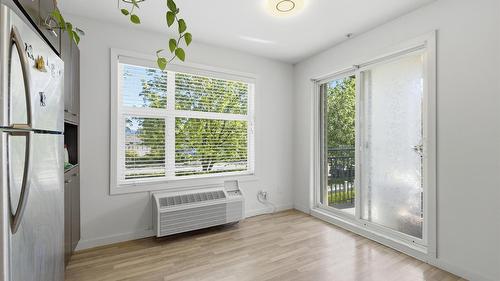214-547 Yates Road, Kelowna, BC - Indoor Photo Showing Other Room
