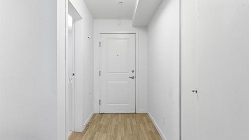 214-547 Yates Road, Kelowna, BC - Indoor Photo Showing Other Room