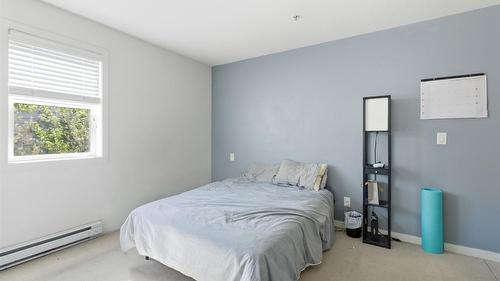 214-547 Yates Road, Kelowna, BC - Indoor Photo Showing Bedroom