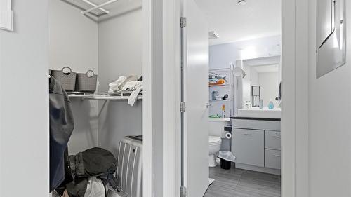 214-547 Yates Road, Kelowna, BC - Indoor
