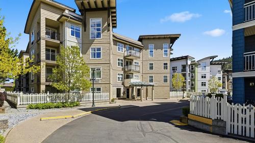 214-547 Yates Road, Kelowna, BC - Outdoor With Facade