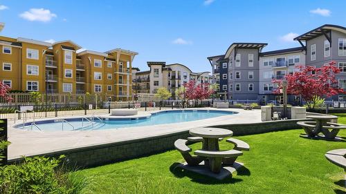 214-547 Yates Road, Kelowna, BC - Outdoor With In Ground Pool