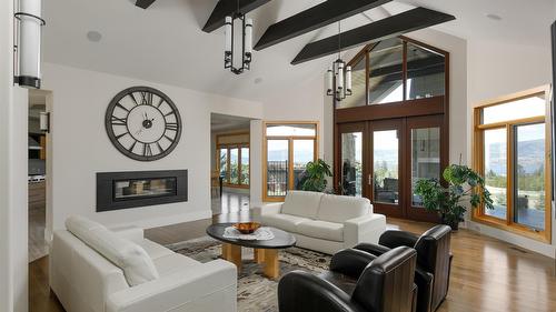 4326- 4330 Bedford Lane, Kelowna, BC - Indoor Photo Showing Living Room With Fireplace