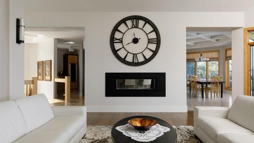 4326- 4330 Bedford Lane, Kelowna, BC - Indoor Photo Showing Living Room