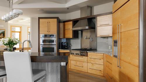 4326- 4330 Bedford Lane, Kelowna, BC - Indoor Photo Showing Kitchen With Upgraded Kitchen
