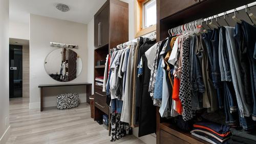 4326- 4330 Bedford Lane, Kelowna, BC - Indoor With Storage