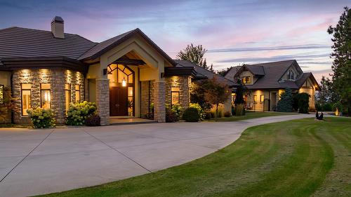4326- 4330 Bedford Lane, Kelowna, BC - Outdoor With Facade