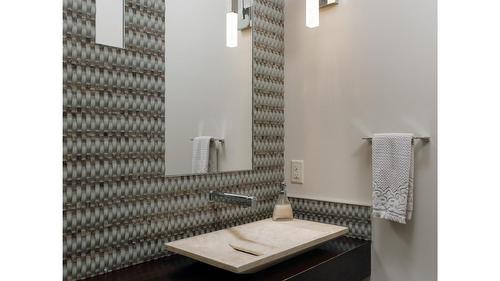 4326- 4330 Bedford Lane, Kelowna, BC - Indoor