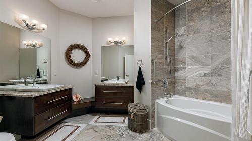 4326- 4330 Bedford Lane, Kelowna, BC - Indoor Photo Showing Bathroom