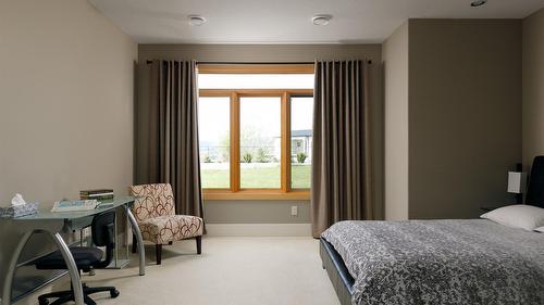 4326- 4330 Bedford Lane, Kelowna, BC - Indoor Photo Showing Bedroom