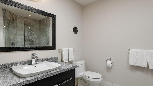 4326- 4330 Bedford Lane, Kelowna, BC - Indoor Photo Showing Bathroom