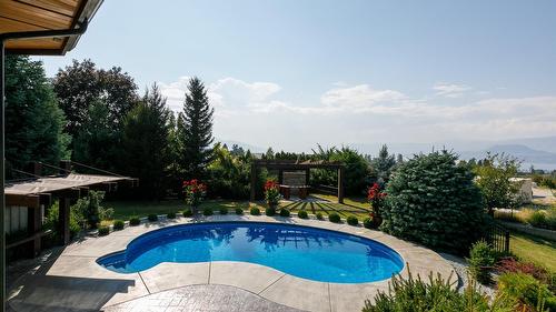 4326- 4330 Bedford Lane, Kelowna, BC - Outdoor With In Ground Pool With Backyard