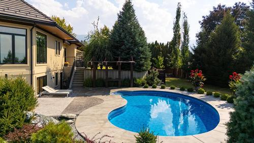 4326- 4330 Bedford Lane, Kelowna, BC - Outdoor With In Ground Pool With Deck Patio Veranda With Backyard