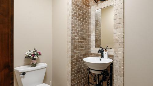 4326- 4330 Bedford Lane, Kelowna, BC - Indoor Photo Showing Bathroom