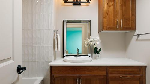 4326- 4330 Bedford Lane, Kelowna, BC - Indoor Photo Showing Bathroom