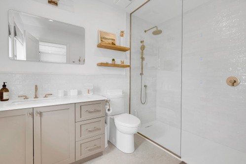 Master Bathroom - 223 Ch. De Cortina, Piedmont, QC - Indoor Photo Showing Bathroom