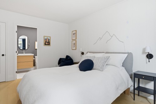 Bedroom - 223 Ch. De Cortina, Piedmont, QC - Indoor Photo Showing Bedroom