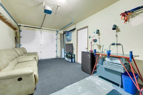 Bachelor - 223 Ch. De Cortina, Piedmont, QC - Indoor Photo Showing Garage