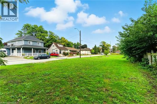 11 Knapmans Drive, Hamilton, ON 