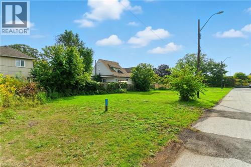 11 Knapmans Drive, Hamilton, ON 