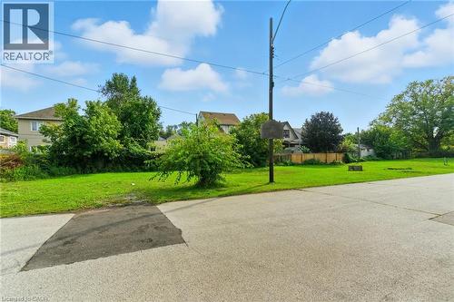 11 Knapmans Drive, Hamilton, ON 