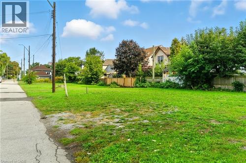 11 Knapmans Drive, Hamilton, ON 