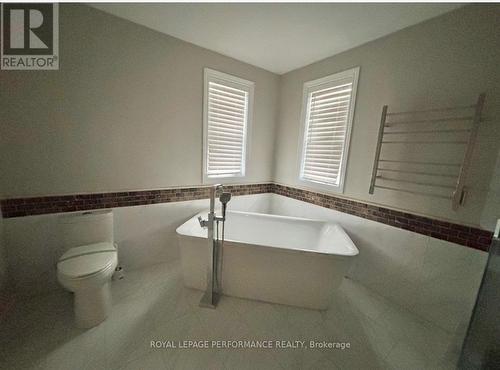123 Napoleon Court, London East (East I), ON - Indoor Photo Showing Bathroom