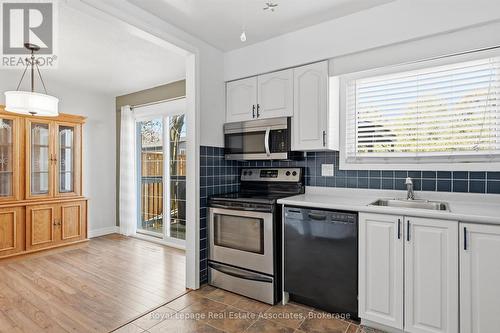 107 Billington Crescent, Hamilton, ON - Indoor Photo Showing Kitchen
