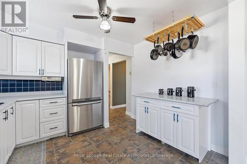 107 Billington Crescent, Hamilton, ON - Indoor Photo Showing Kitchen
