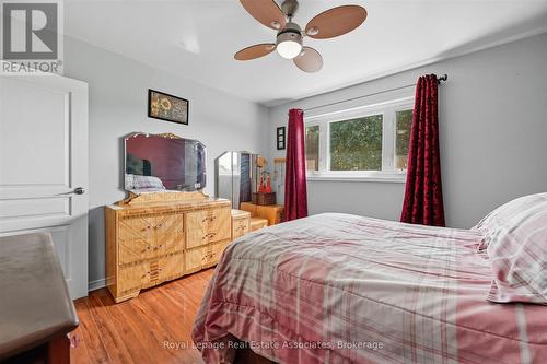 107 Billington Crescent, Hamilton, ON - Indoor Photo Showing Bedroom