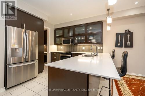 547 Wansbrough Way, Shelburne, ON - Indoor Photo Showing Kitchen With Double Sink With Upgraded Kitchen