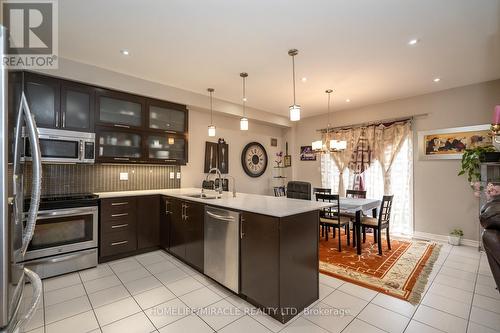 547 Wansbrough Way, Shelburne, ON - Indoor Photo Showing Kitchen With Double Sink With Upgraded Kitchen