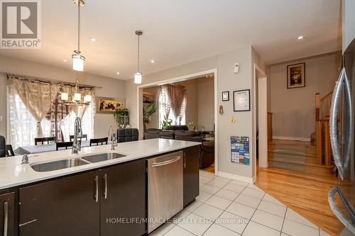 547 Wansbrough Way, Shelburne, ON - Indoor Photo Showing Kitchen With Double Sink