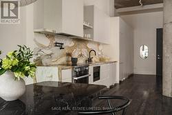 318 - 637 LAKE SHORE BOULEVARD W Toronto, ON M5V 3J6