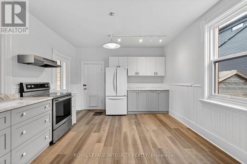 56 Grosvenor Avenue, Ottawa, ON - Indoor Photo Showing Kitchen