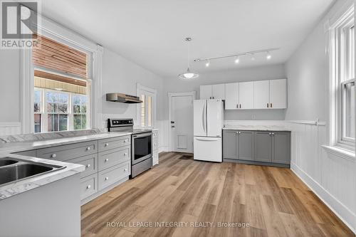 56 Grosvenor Avenue, Ottawa, ON - Indoor Photo Showing Kitchen